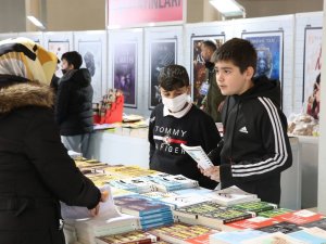 Darıca’da Kitap Fuarı Açılışına Yoğun İlgi