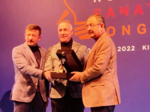 Sultangazi Belediyesi, Yılın En İ̇yi Kültür Ve Sanat Sezonu Ödülünü Aldı