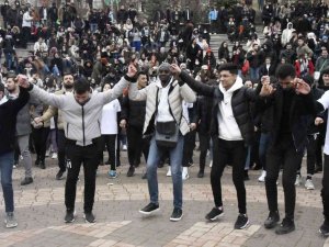 Gümüşhane’de Soğuk Havaya Ve Kar Yağışına Rağmen Nevruz Kutlandı