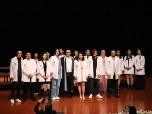 Tıp Öğrencileri Beyaz Önlük Giydi