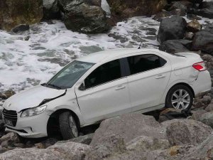 Zonguldak’ta Otomobil Sahil Kenarına Uçtu: 1 Yaralı