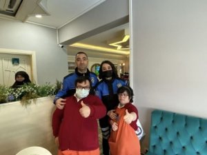 Polis Ekiplerinden Down Sendromlu Çocuklara Anlamlı Ziyaret
