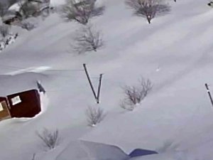 Sakarya’da Kar Kalınlığı 3 Metreyi Buldu, Evler Kara Gömüldü