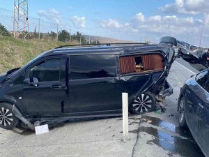 Arnavutköy’de 3 Araç Birbirine Girdi: 1 Yaralı