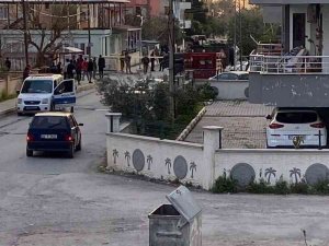 Hatay’da Polisten Kaçarak Otomobilden Yol Kenarına El Bombası Atan 2 Kişi Yakalandı