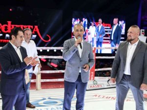 İ̇stanbul’daki Dev Kickboks Galası İçen Nefesler Tutuldu