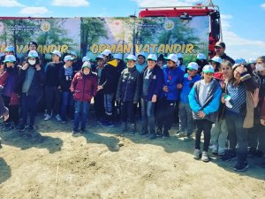 Buldan’da Öğrenciler 200 Fidanı Toprakla Buluşturdu