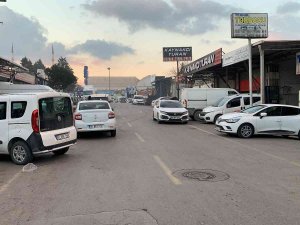 50 Tonluk Kamyonu Elleri İle Durdurmaya Çalıştı, Ezilmekten Son Anda Kurtuldu