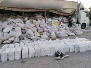 Çöp Arasına Zulalı 19 Bin 610 Paket Kaçak Sigara Ele Geçirildi