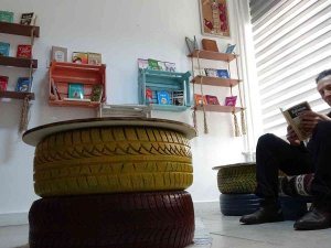 Atık Malzemelerden ‘Kitap Okuma Köşesi’ Yapıldı