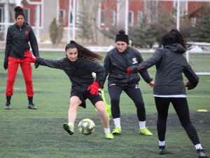 Sivasspor Kadın Futbol Takımı, Gözünü Lidere Dikti!