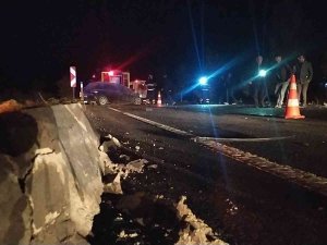 Şanlıurfa’da Araçlar Kafa Kafaya Çarpıştı: 4 Yaralı