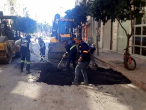 Akdeniz’de Yol, Asfalt Ve Kaldırım Yenileme Çalışmaları Sürüyor