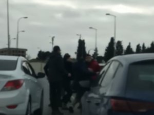 Pendik’te Yol Verme Kavgasında Yumruklar, Tekmeler Havada Uçuştu