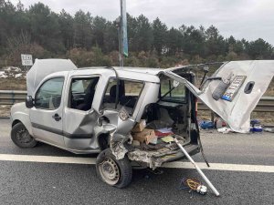 Beykoz’da Arıza Nedeniyle Yol Kenarına Çekilen Otomobile Arkadan Çarptı: 1 Yaralı