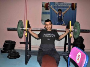 Üç Haftalık Antrenmanla Türkiye İkincisi Olan Umut, Engelini Sporla Aşıyor