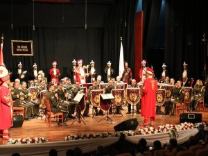 Mehteran Ve Askeri Orkestra Aynı Sahnede