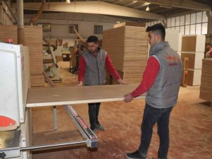 Hem Eğitim Alıyor Hem De Para Kazanıyorlar