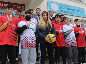 Küçük Voleybolcuların 5 Topla Gelen Şampiyonluğu