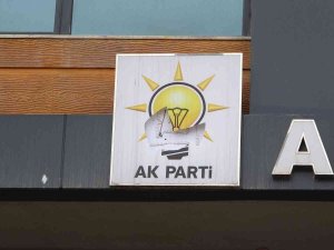 Ak Parti Yüksekova İ̇lçe Başkanlığına Saldırı