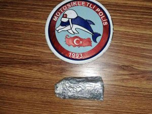 Siirt’te Apartmanın Bodrum Katında Yakalanan Şahıslar Üzerinde Uyuşturucu Ele Geçirildi