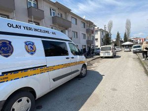 Emekli Müdür Evinde Ölü Bulundu