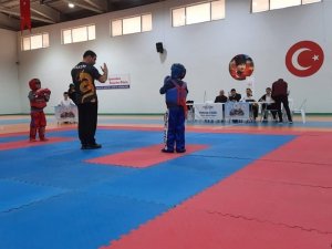 Ataları İçin Yumruklarını Vurdular