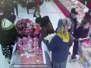 Sancaktepe’de Kaşla Göz Arasındaki 10 Bin Liralık Telefon Hırsızlığı Kamerada
