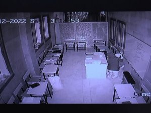 Camide Sabahlayan Hırsız Sadaka Kutusundaki Paraları Çalıp Kayıplara Karıştı