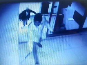 Belediye Başkanına Silahlı Saldırıda Bulunan Şahsın Belediye Binasına Girme Anı Güvenlik Kamerasında