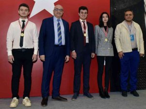 Manisa Cbü’lü Öğrenciler Madalyalarını Aldı