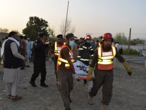 Pakistan’da Askeri Uçak Düştü: 2 Ölü
