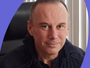 Veteriner Sarı, Aşılama Sırasında Büyükbaş Hayvandan Aldığı Darbe İle Yaralandı
