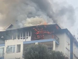 Çatı Katında Çıkan Yangın Paniğe Neden Oldu