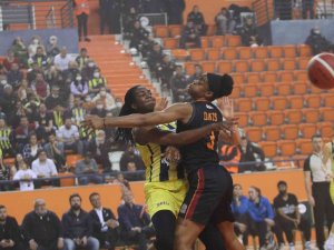 Bitçi Kadınlar Türkiye Kupası: Fenerbahçe Safiport: 74 - Galatasaray: 68