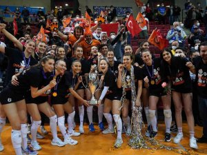Eczacıbaşı Dynavit, Cev Kupası Final Maçında Deplasmanda Karşılaştığı Mtv Stuttgart’ı Setlerde 3-1 Mağlup Ederek Şampiyon Oldu.