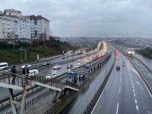 İ̇stanbul Güne Yağmurla Uyandı