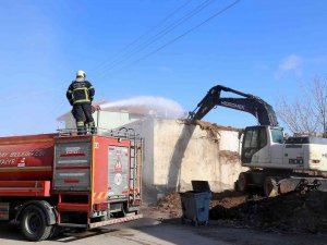 Aksaray Belediyesi Metruk Binaları Yıkıyor