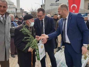 Orhaneli’de Vatandaşlara 7 Bin 600 Adet Fidan Ücretsiz Dağıtıldı