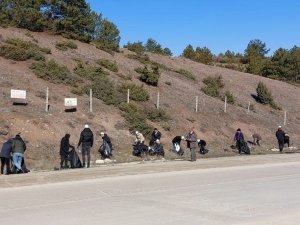 Magandalar Kirletti, Gönüllü Üniversite Öğrencileri Temizledi