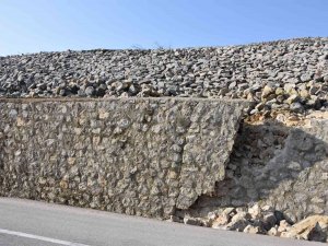 Samsun-Sinop Karayolunda İstinat Duvarı Yıkıldı