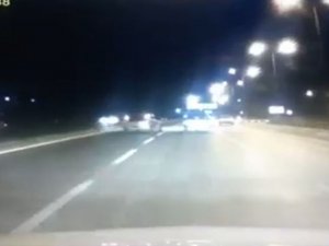 Bir Anda Kontrolden Çıkıp Çarptığı Diğer Aracı Yoldan Çıkardı, Arkasına Bile Bakmadan Kaçtı