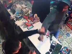 Sigara Vermeyen Market Çalışanına Saldırı Kamerada