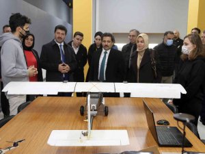 Cumhurbaşkanı Başdanışmanı Küçükyılmaz, Öğrenci Ve Akademisyenlerle Bir Araya Geldi