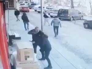 Sokak Ortasında Husumetlisinin Peşinden Silahla Koştu