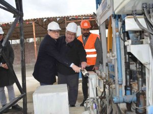 Gömeç’te Kilit Parke Taş Beton Blok Üretim Tesisi Hizmete Girdi