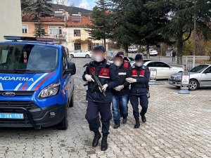 Güvenlik Kamerasını Hesaba Katmayan Hırsız Yakayı Ele Verdi