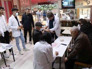 Hemşire Adaylarından Ücretsiz Sağlık Taraması Ve Eğitimi