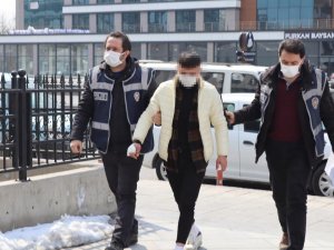 Yolda Yürüyen 2 Kişiyi Bıçaklayarak Yaralayan Şahıs Tutuklandı