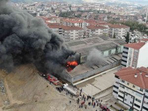 Oto Yedek Parça Deposunda Çıkan Yangında Soğutma Çalışmaları Sürüyor